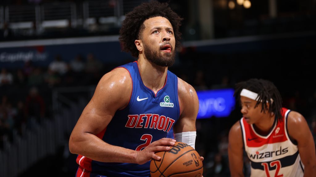 Pistons' Cade Cunningham nearing return from collapsed lung Cade Cunningham of the Pistons is approaching a comeback following a collapsed lung. 1