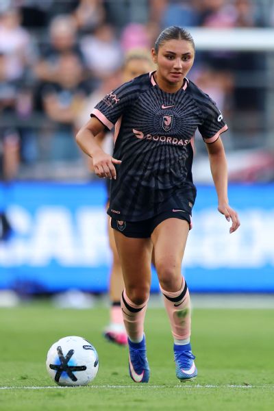 López, Caicedo, and Thompson among top U21 female soccer athletes 5