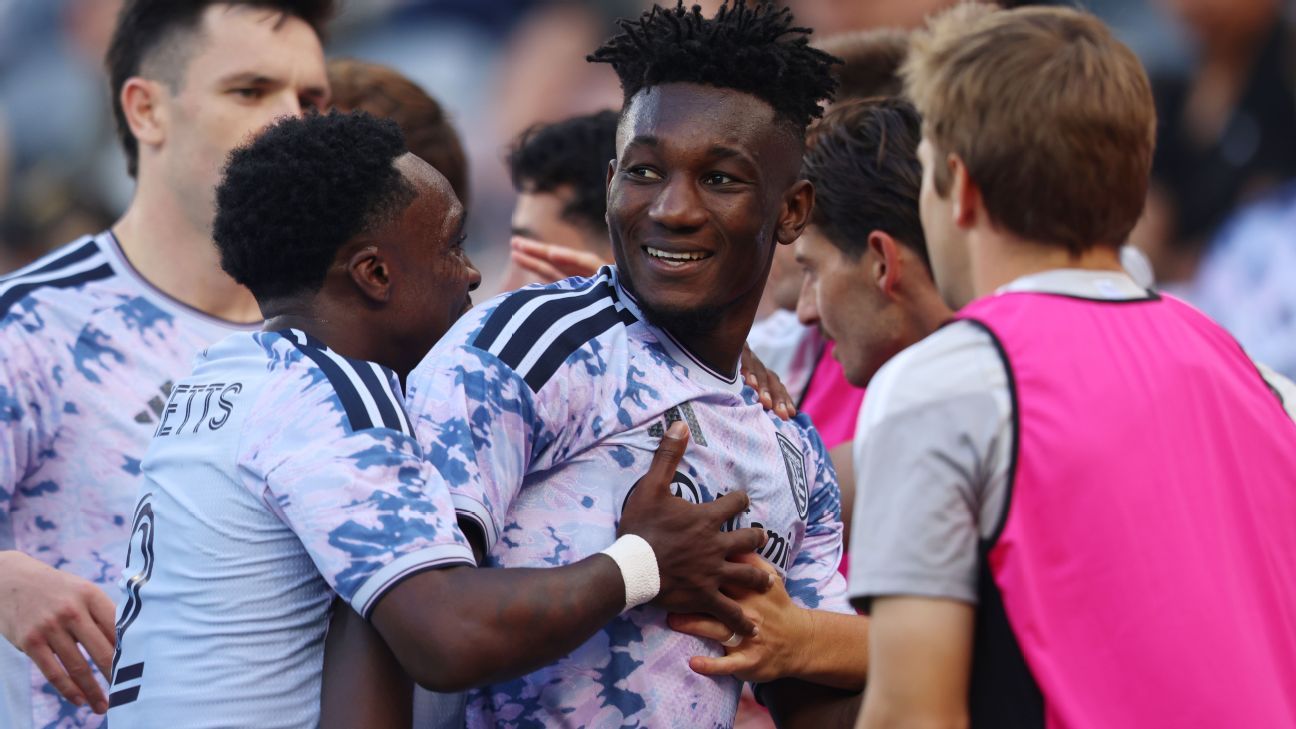 Ousseni Bouda nets a brace as San Jose Earthquakes surprise LAFC. 1