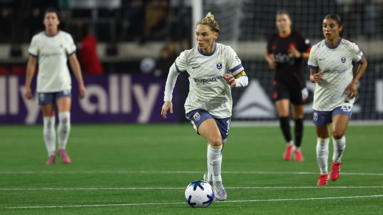 Jess Fishlock of Seattle Reign announces retirement following 14 seasons with the team. 1