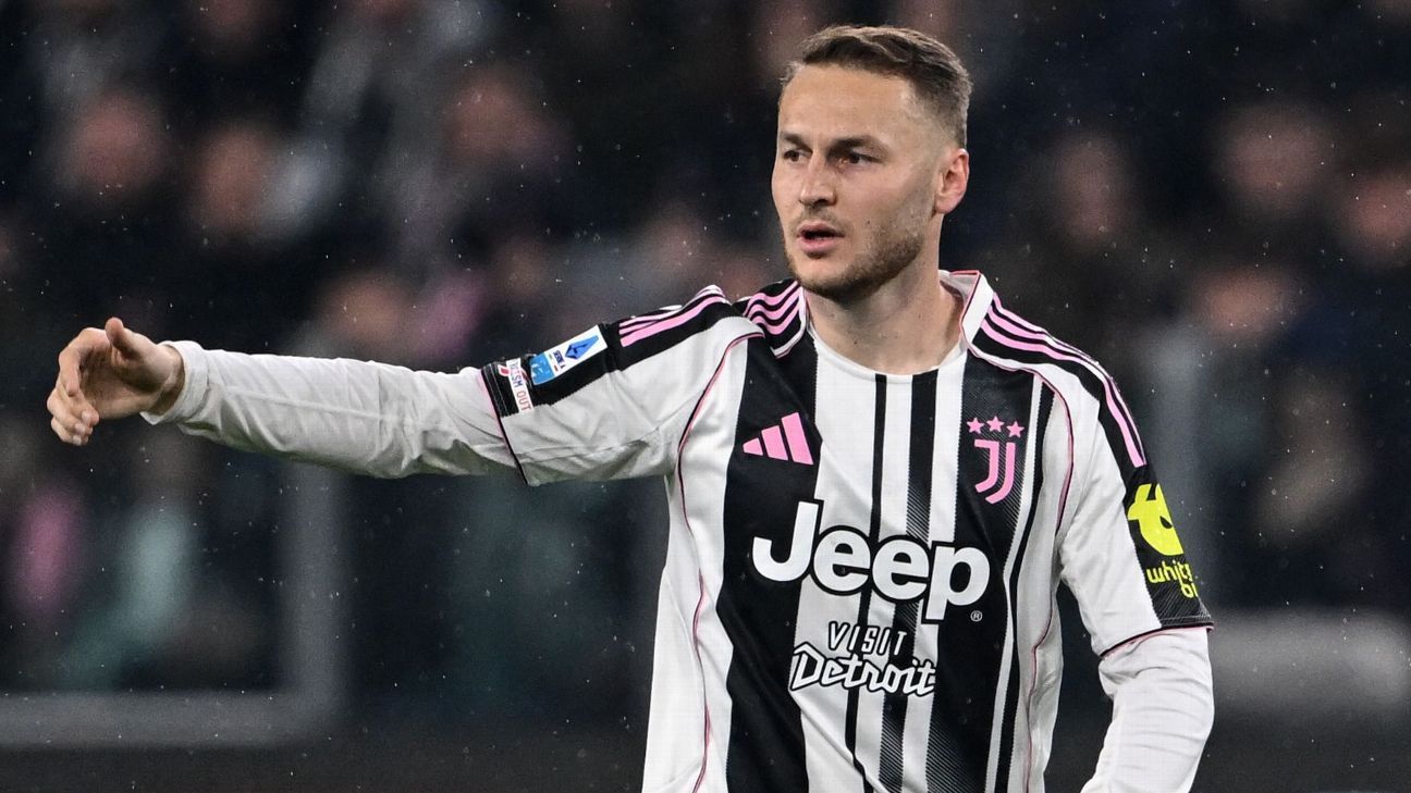Transfer speculation: Manchester United pursuing Juventus midfielder 1