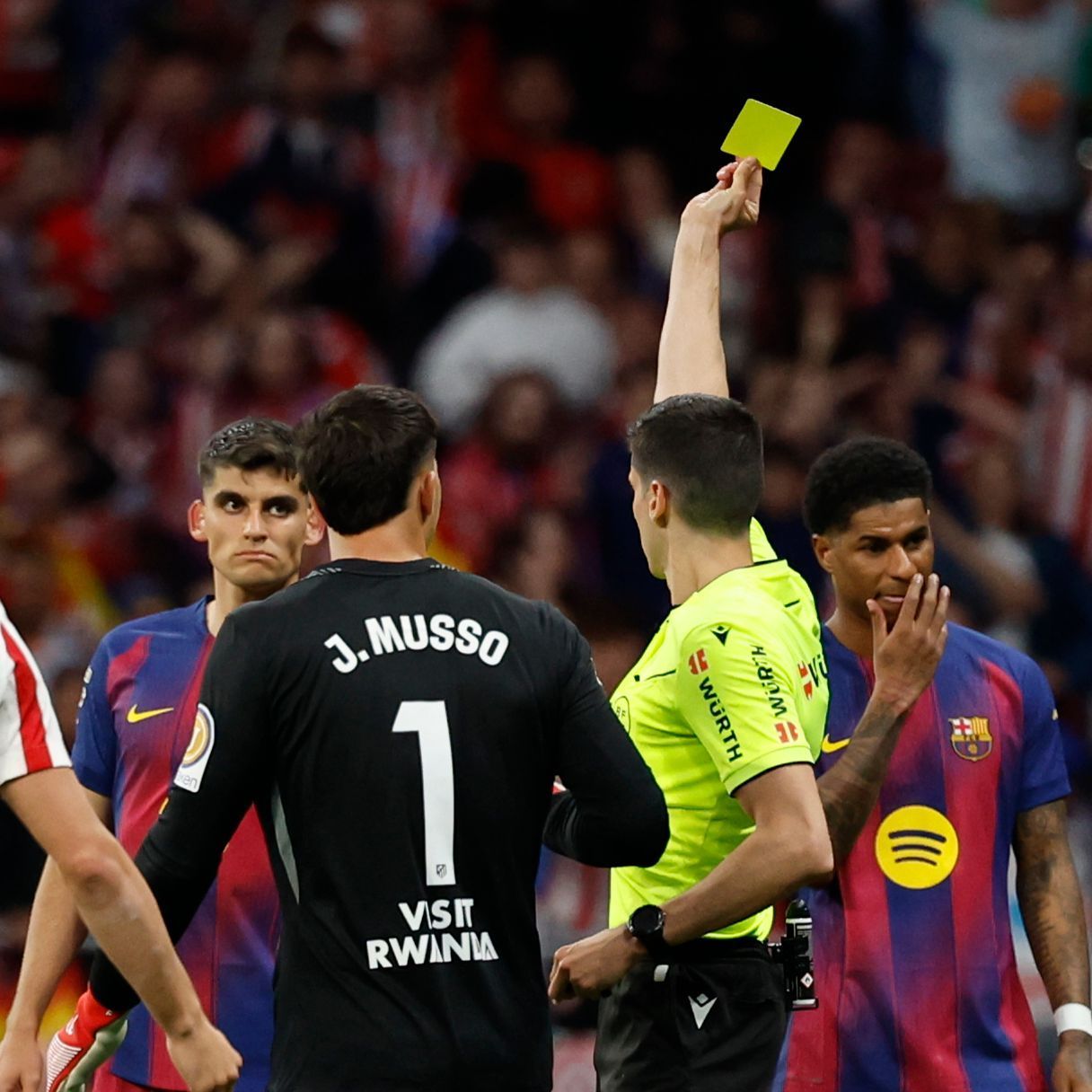 VAR error occurs in Barcelona match involving Gerard Martín - Spanish officials 1