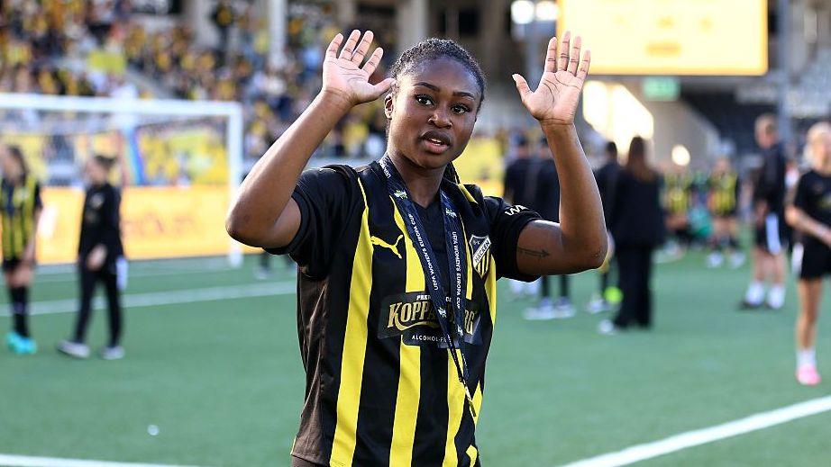 Manchester United sign Sweden winger Monica Jusu Bah for £400,000 3