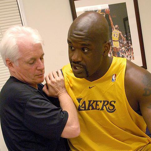 The British Physiotherapist Who Has Remained in Demand in the NBA at Age 74 7