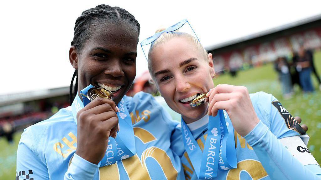 What are the key dates for the women's football season? Key dates for the 2026-27 women's football season 4