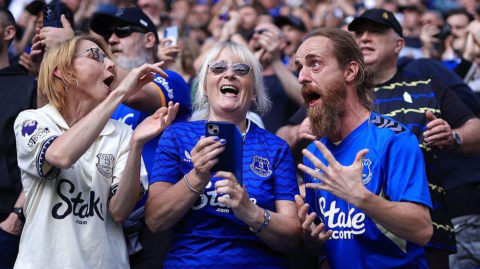 31 years without silverware: Can Everton fans still find joy? 8