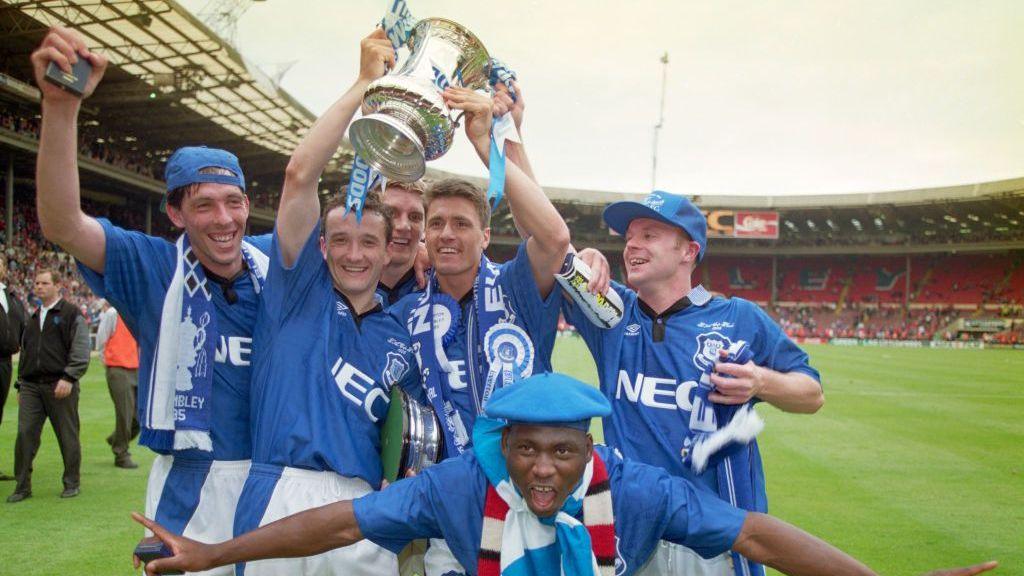 31 years without silverware: Can Everton fans still find joy? 11
