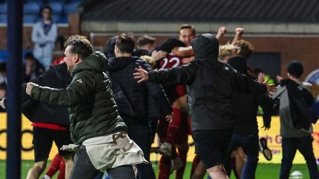 Aberdeen lose 500 semi-final tickets after pitch invasion 4