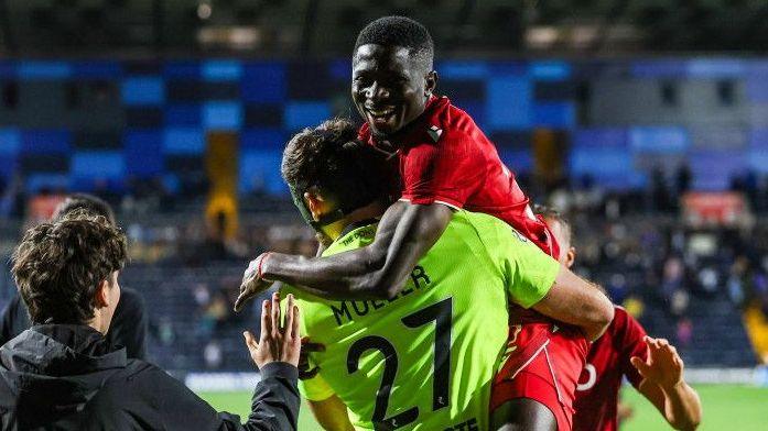 Aberdeen face disciplinary probe after fans invade pitch 7