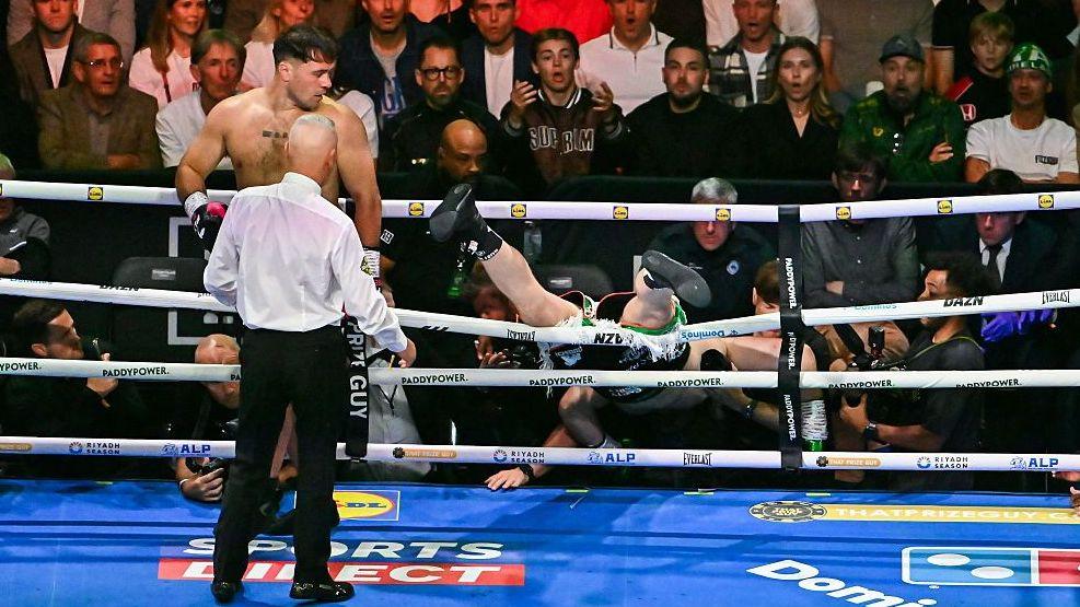 Allen's 'two illegal blows' sent Carty through 'loose ropes' 11