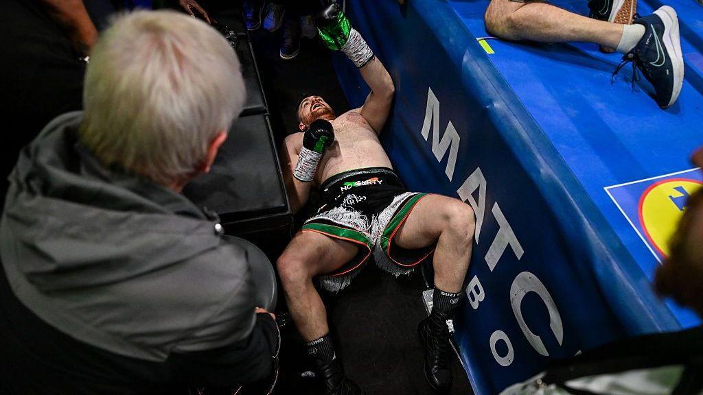 Allen's 'two illegal blows' sent Carty through 'loose ropes' 13