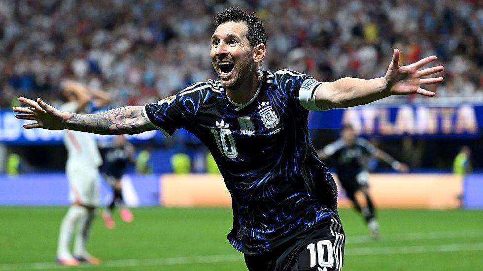 Argentine league pauses matches to honour Messi after international retirement 5