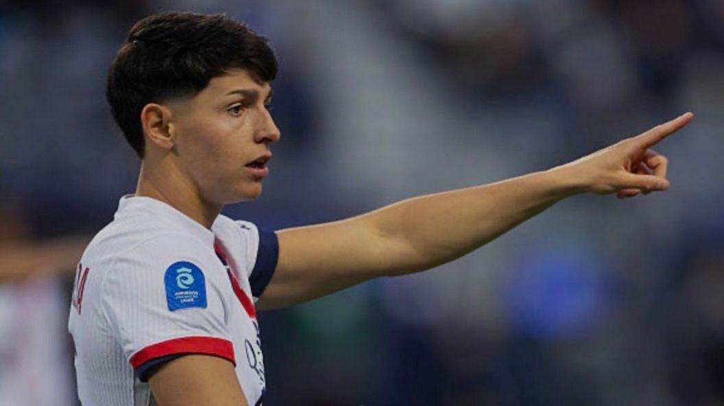 Arsenal agree terms to sign France defender Elisa de Almeida from PSG 2