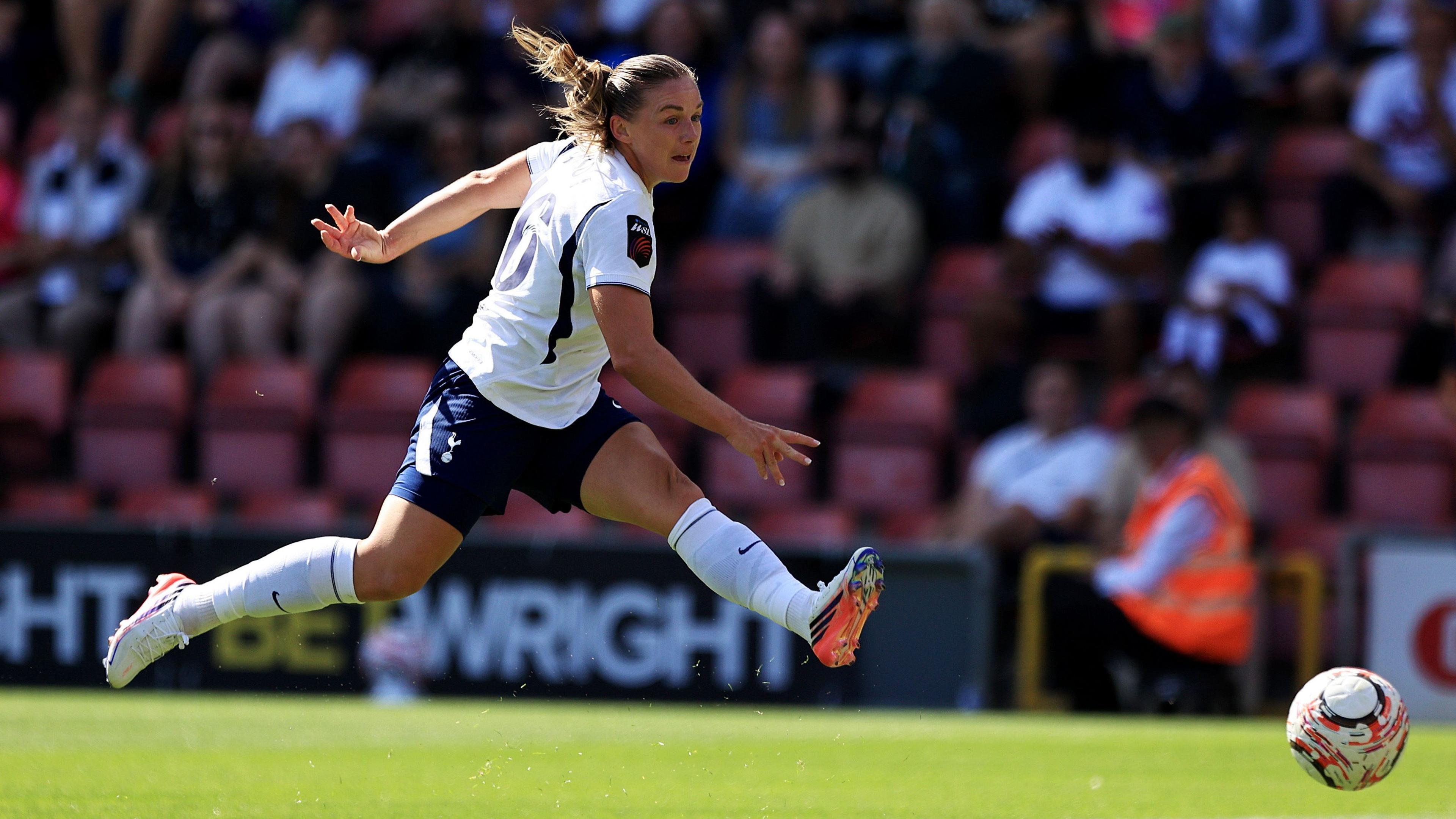 Como extend striker Roberta Picchi's contract after cancer diagnosis 9