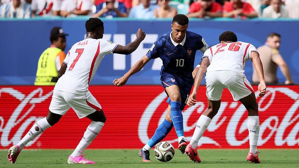 'Constant bombardment' - Fans shown 65,000 junk food ads at World Cup 3