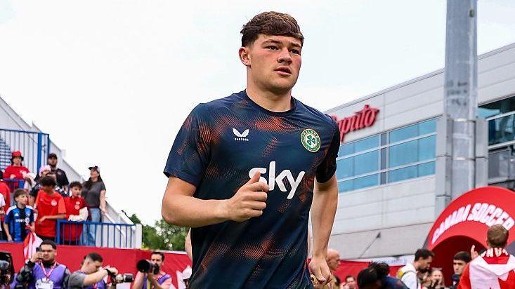 Hibernian striker Owen Elding ready for Ireland debut after passport delay 3