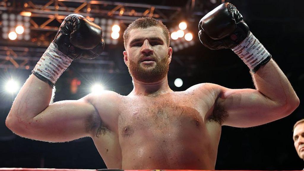 Fisher outpoints bloodied Pirotton on Zuffa debut 7