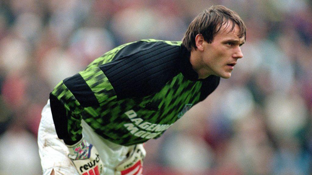 Former West Ham and Czech Republic goalkeeper Ludek Miklosko dies aged 64 7