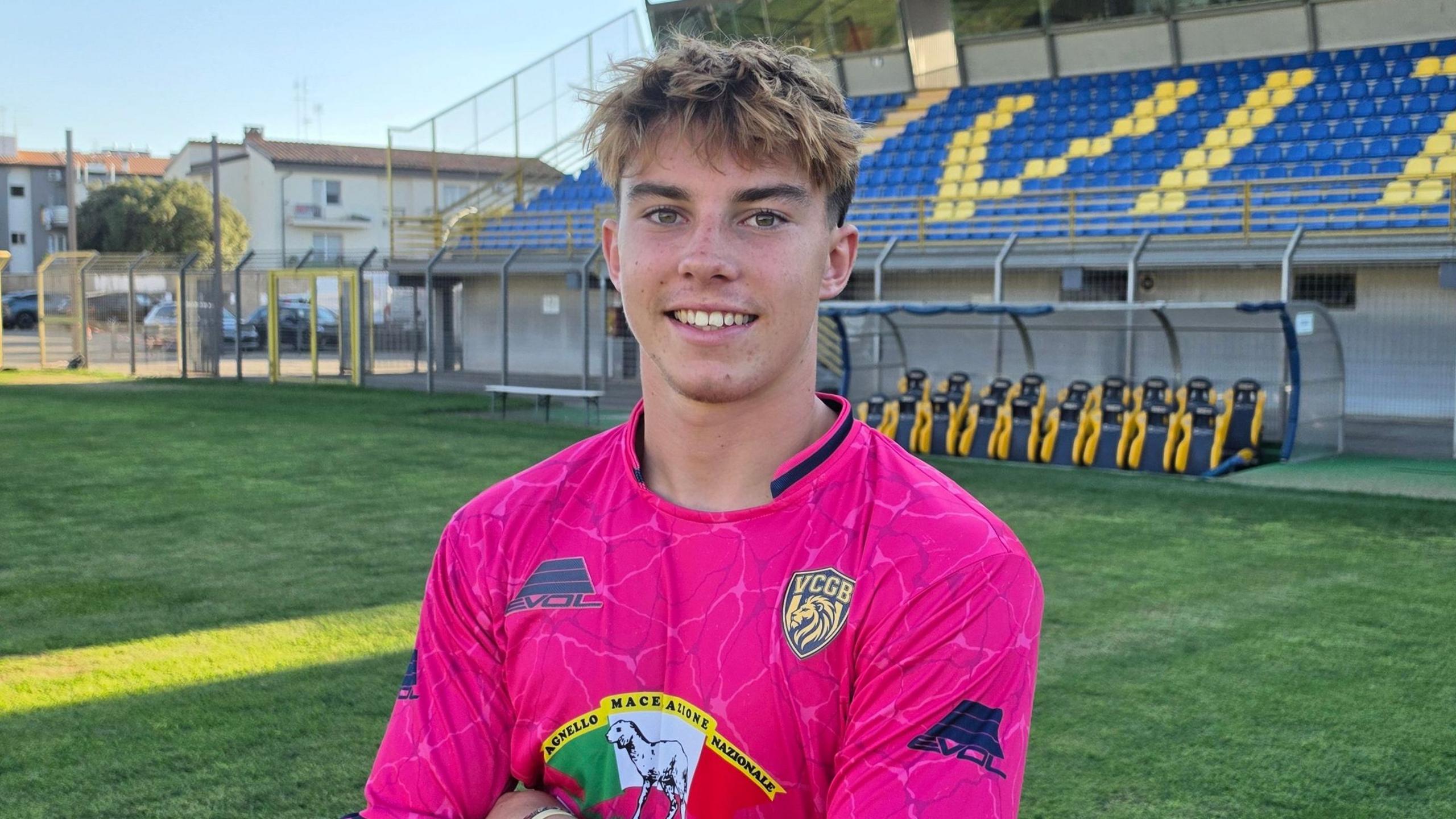 Teenage goalkeeper’s 2,000-mile European van journey ends with Serie D signing 4