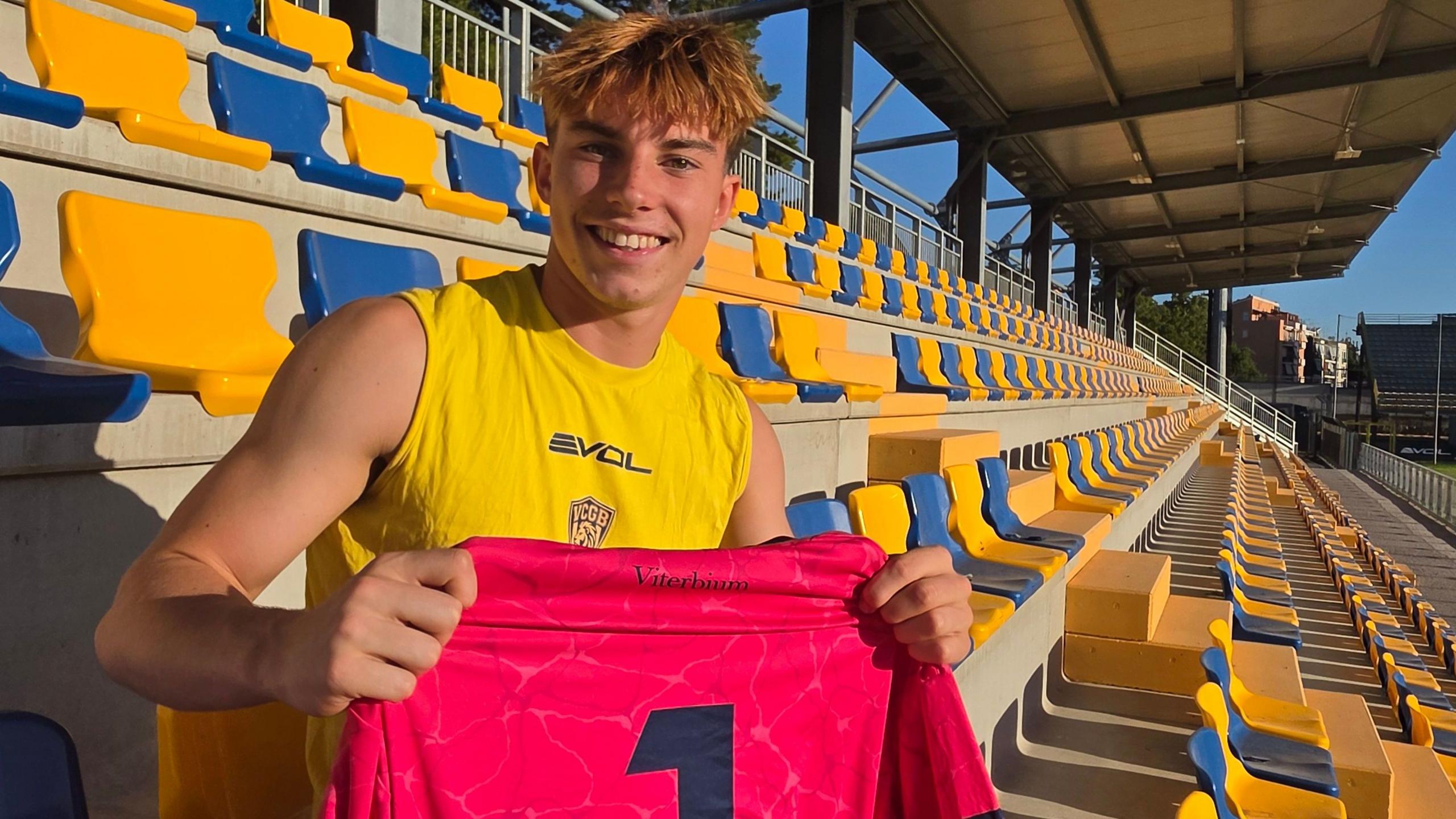 Teenage goalkeeper’s 2,000-mile European van journey ends with Serie D signing 6