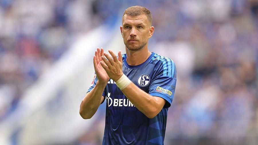 'Humble but ambitious': The return of fallen giants Schalke 6