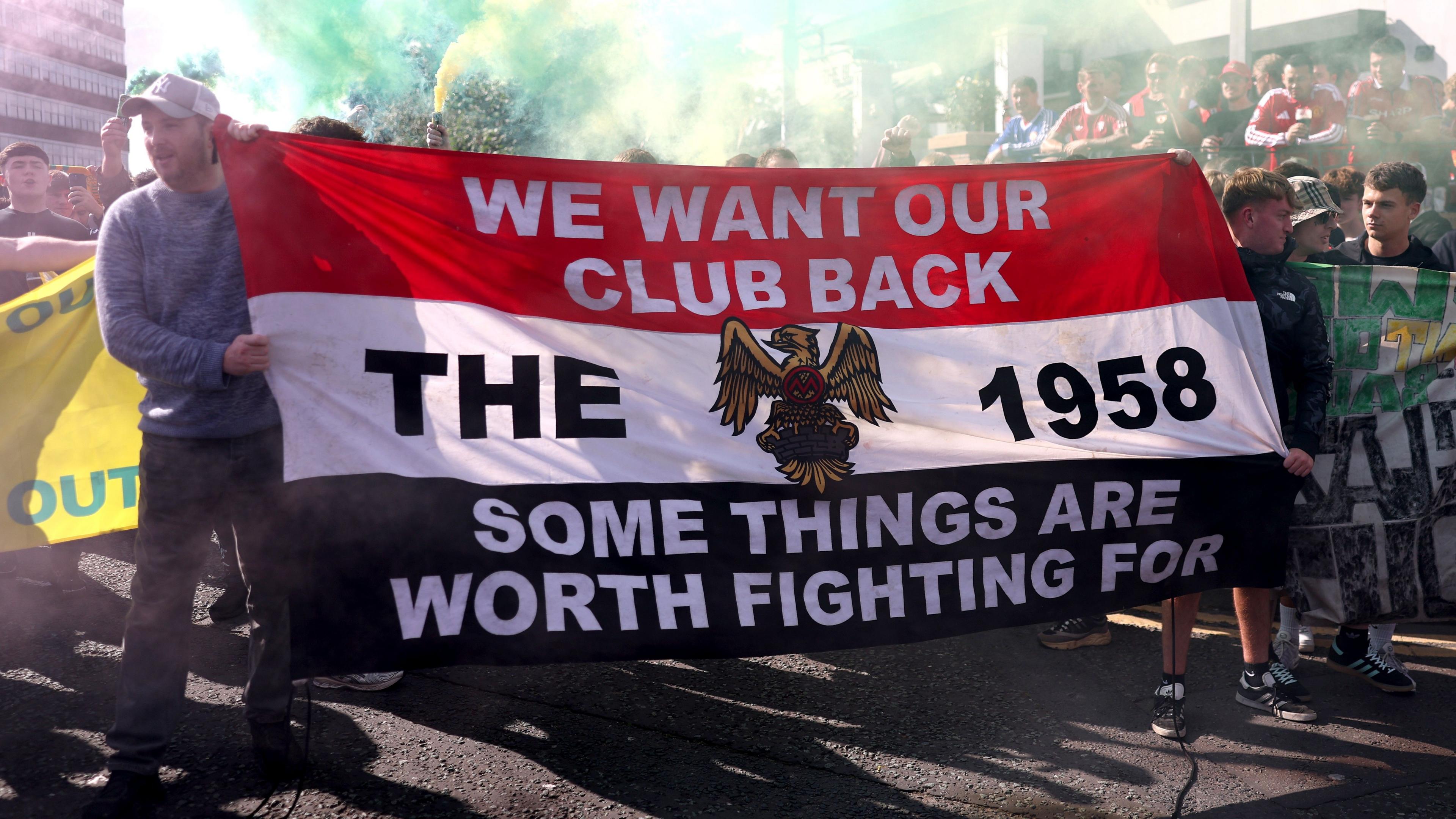 Manchester United's joint-worst start since 1992 fuels fan protests against ownership 8