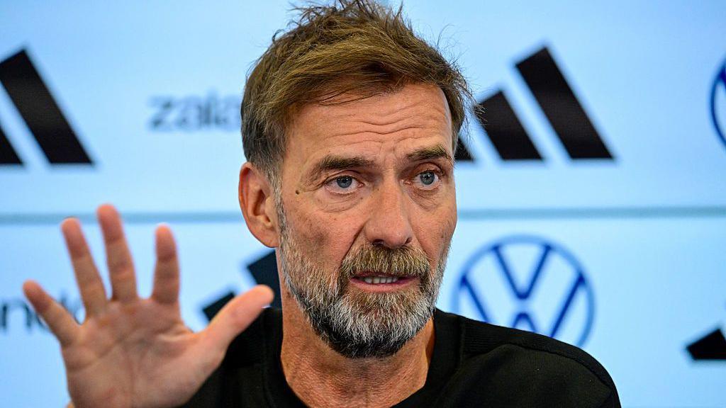 Klopp wants to 'reclaim' flag amid German elections 6