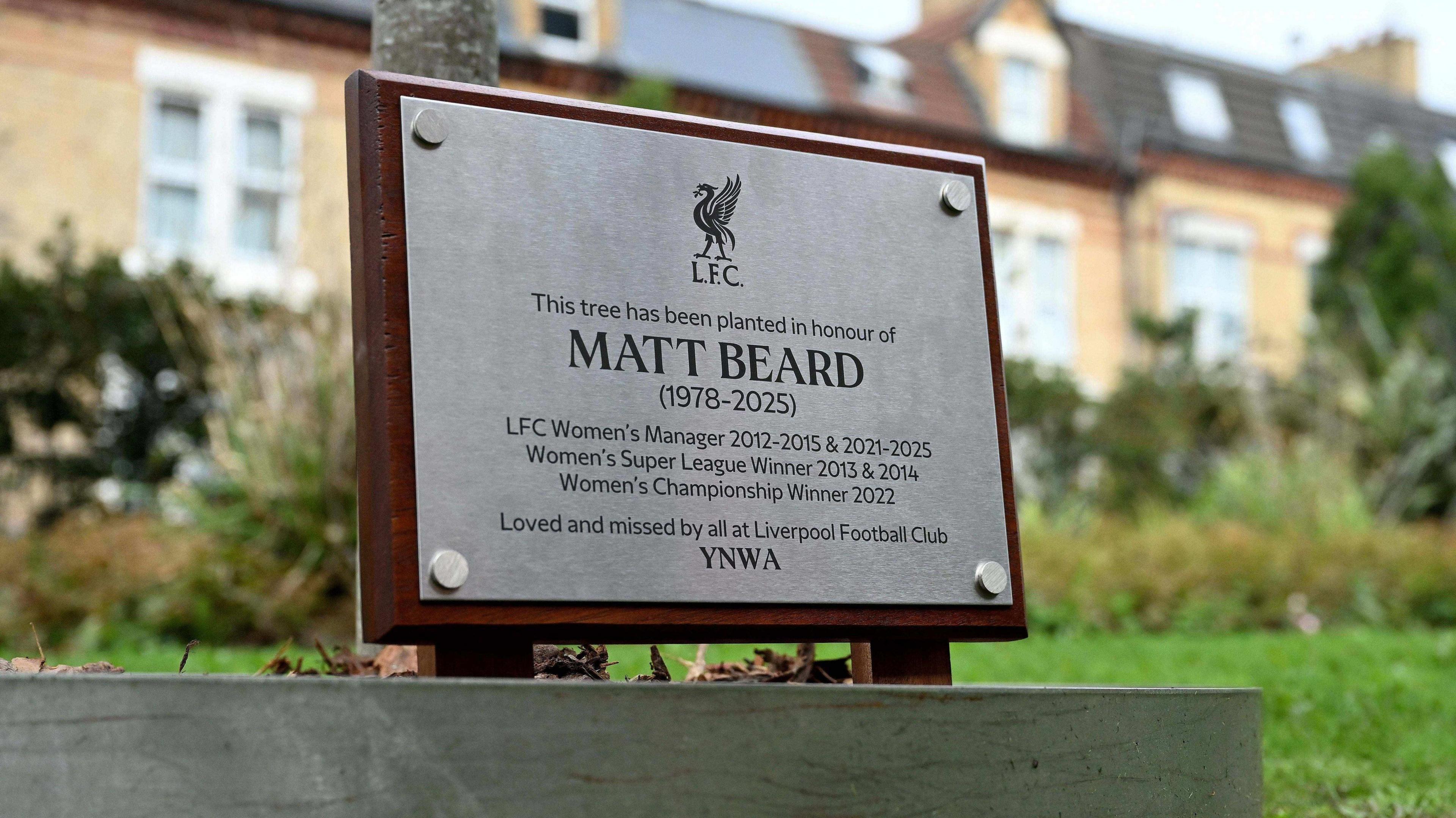 Liverpool honour former women's manager Matt Beard with memorials 5