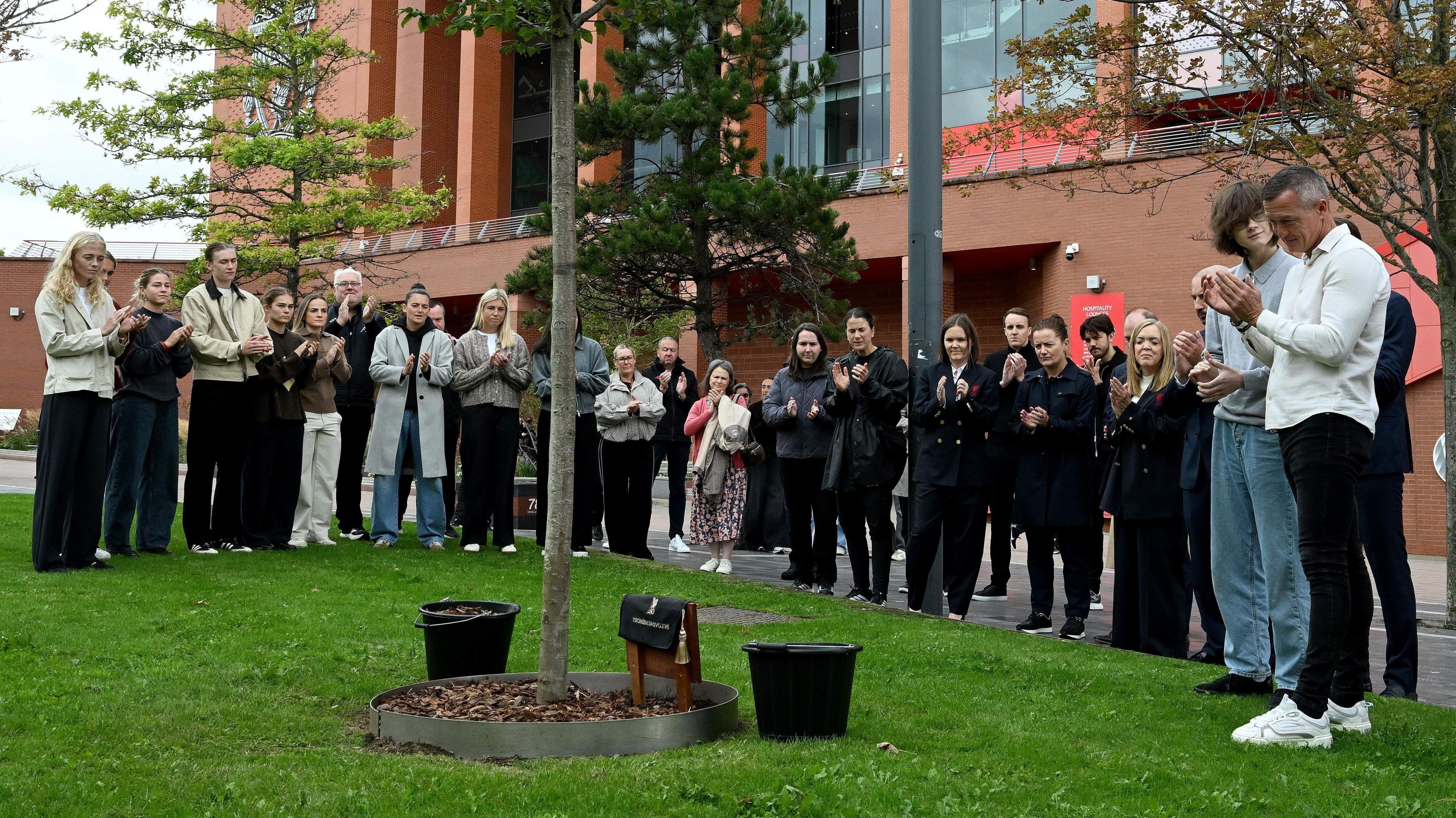 Liverpool honour former women's manager Matt Beard with memorials 6