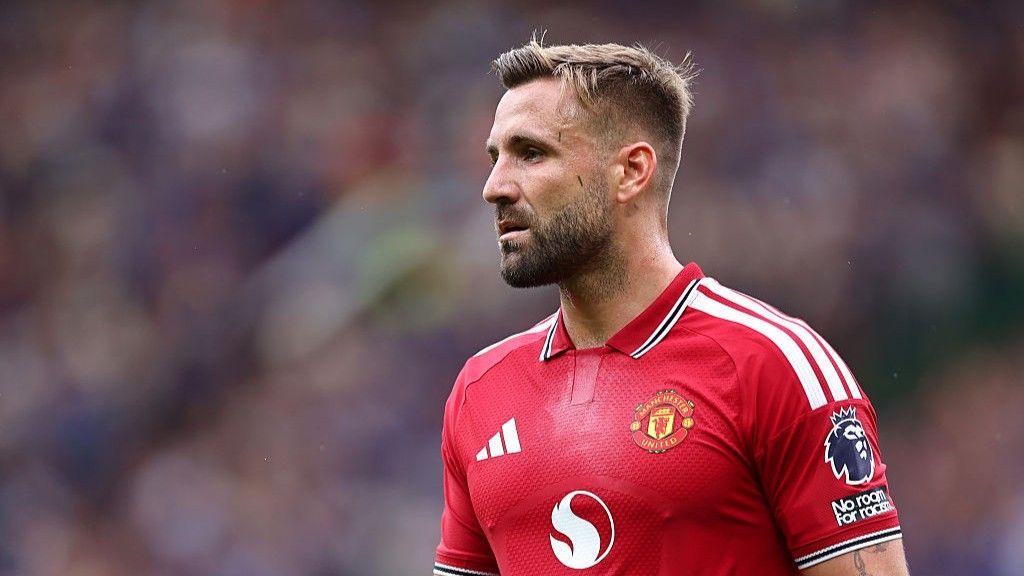 Manchester United's calculated gamble on left-back 6