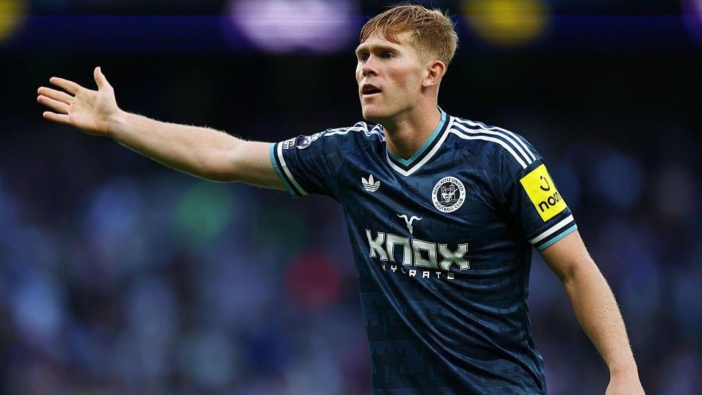 Manchester United's calculated gamble on left-back 7
