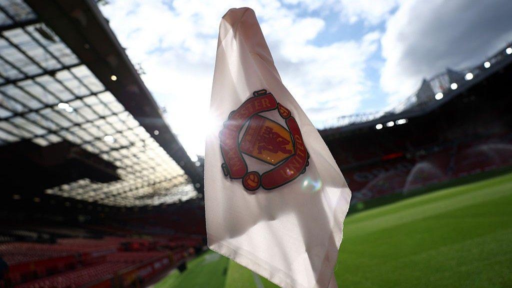 Manchester United sells Old Trafford turf cubes for £125 5