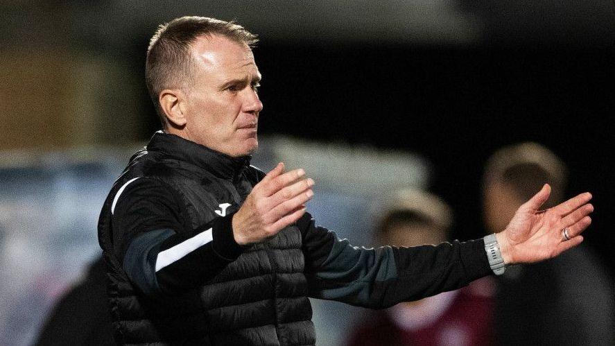 Martindale appointed interim boss as Livingston dismiss Whelan after nine games 2