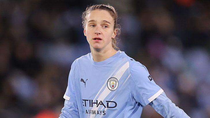Vivianne Miedema to miss start of WSL season with knee injury 3
