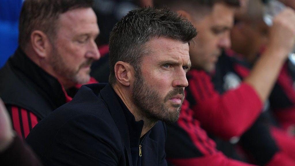 Neville brands Man Utd 'pathetic' but Carrick insists squad has belief 4