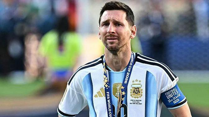 'Nothing left to give' - legend Messi ends Argentina career 'Nothing left to give' - legend Messi ends Argentina career 10