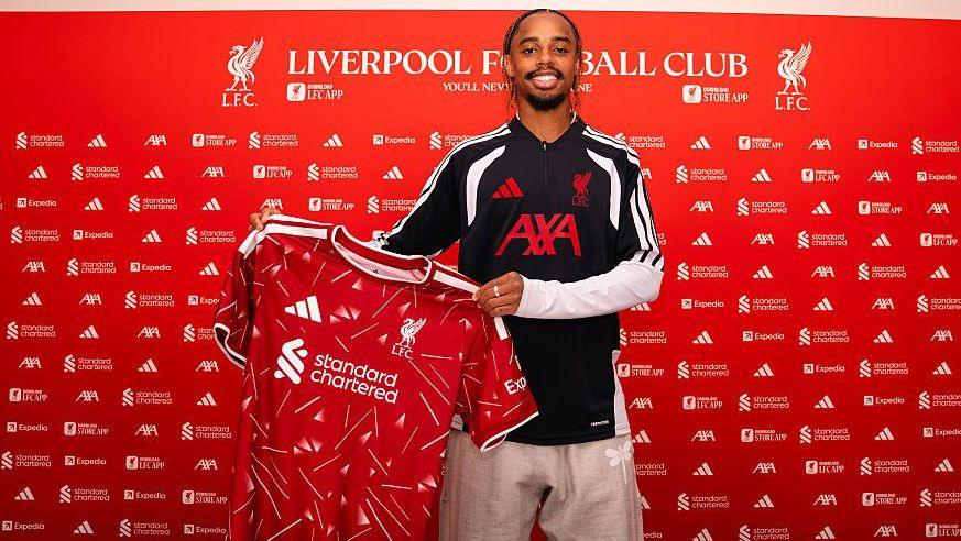 Premier League breaks transfer record for second straight summer 8