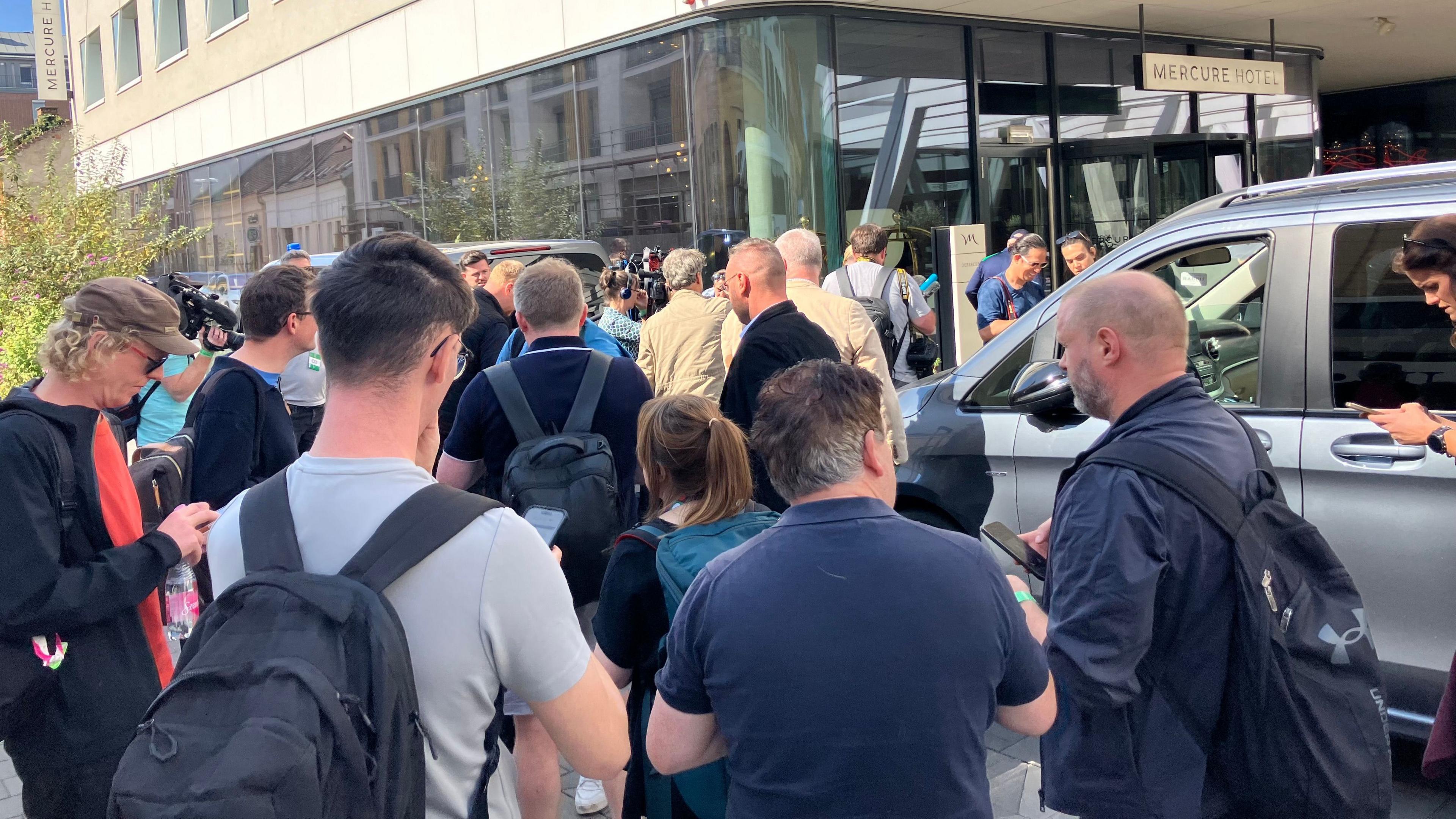 Republic of Ireland news conference delayed ahead of controversial Israel match 4