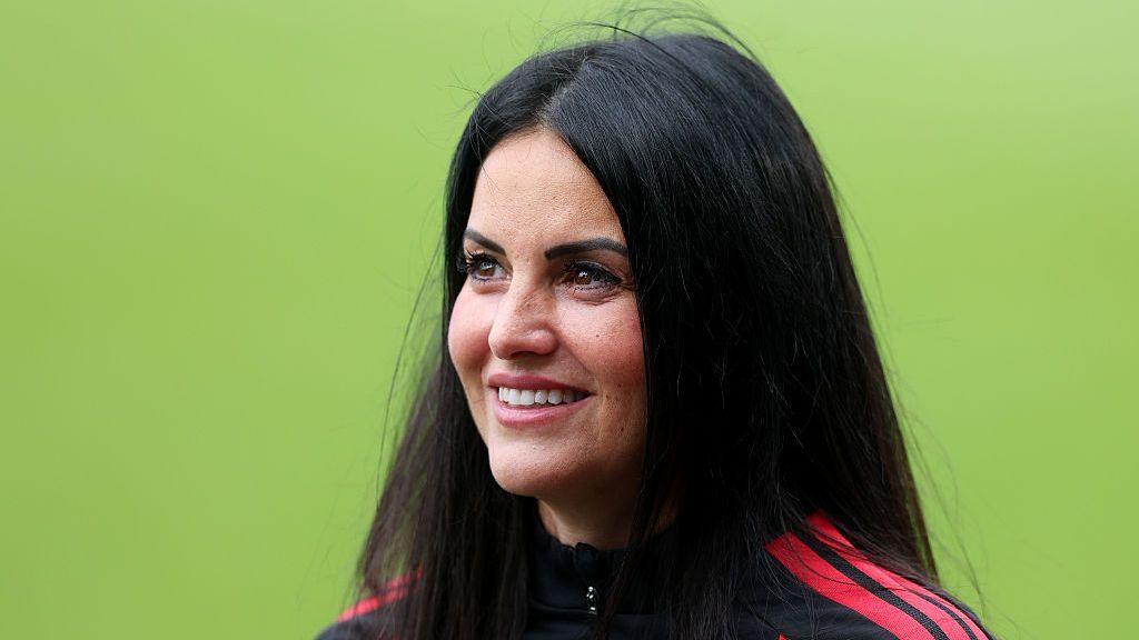 Man Utd's tactical transition under Eva Olid: From Skinner's structure to fluid possession 20