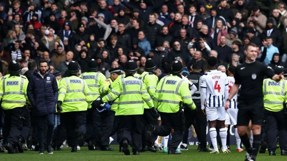 Wolves and West Brom warn fans over behaviour after trouble at last derby 4
