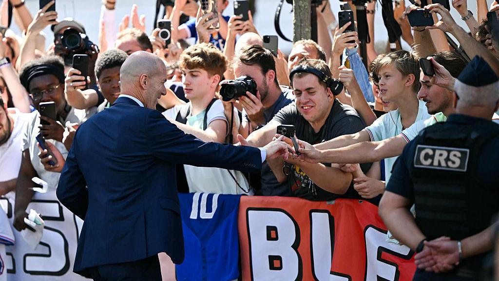 Zinedine Zidane appointed France manager: Can he harness the team's star power? 6