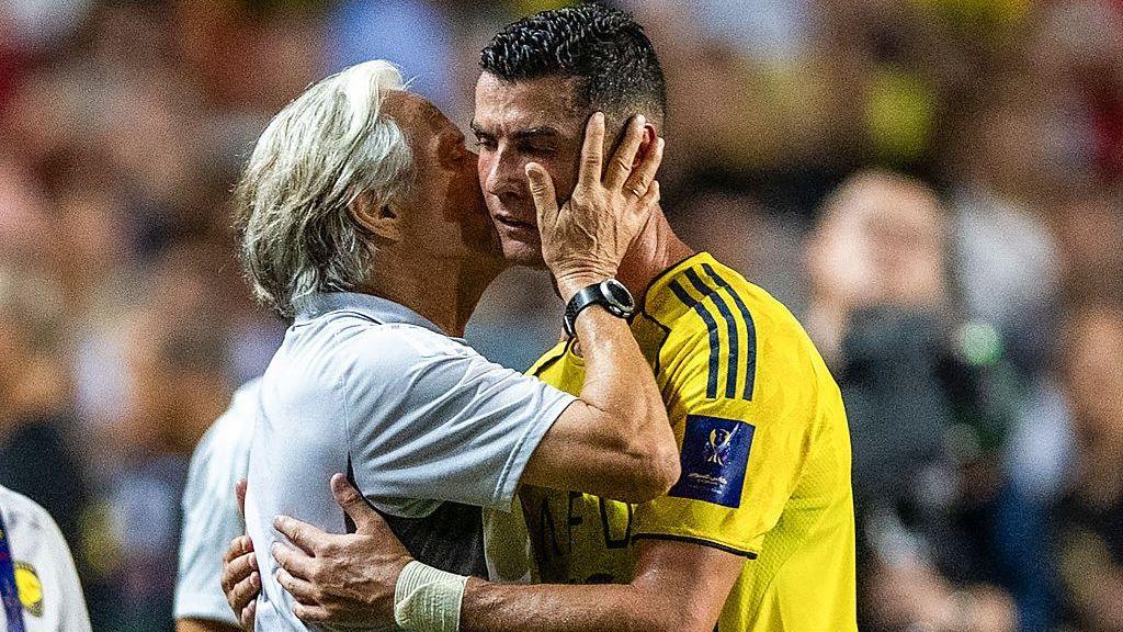 Cristiano Ronaldo leaves Portugal squad amid split over future 7