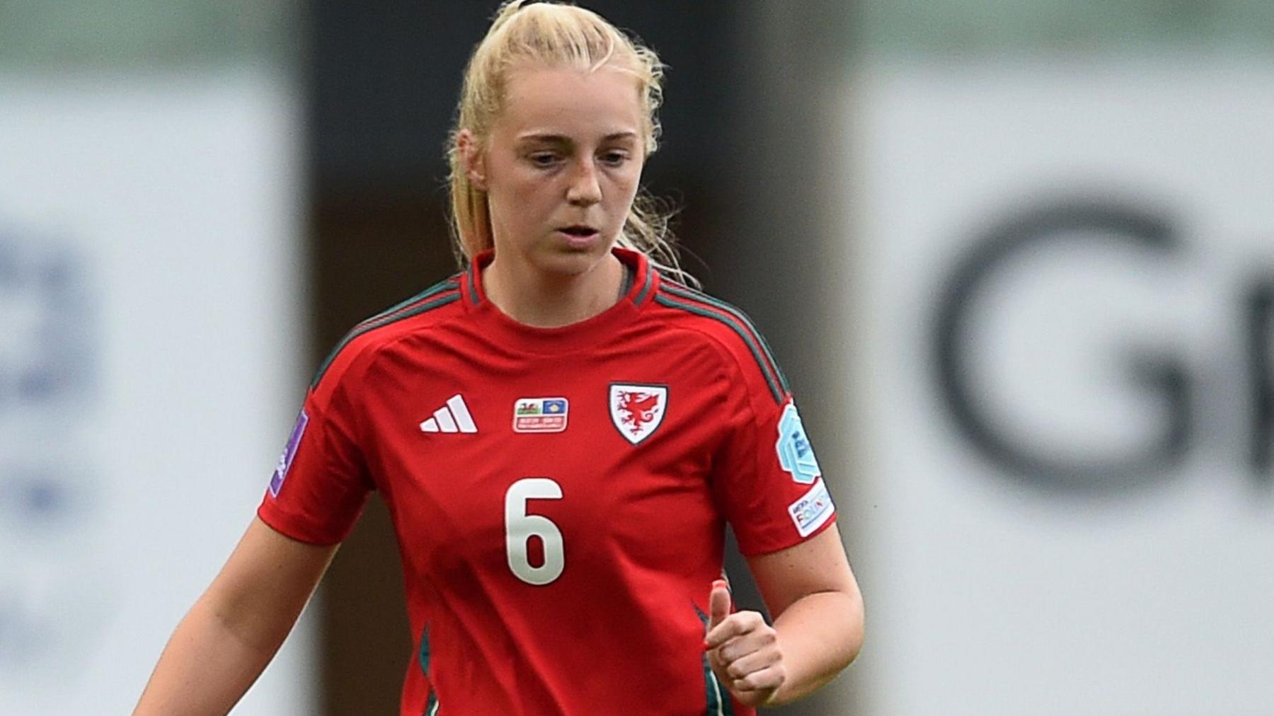 Wales defender Mayzee Davies finds extra motivation after Euro 2025 heartbreak 3