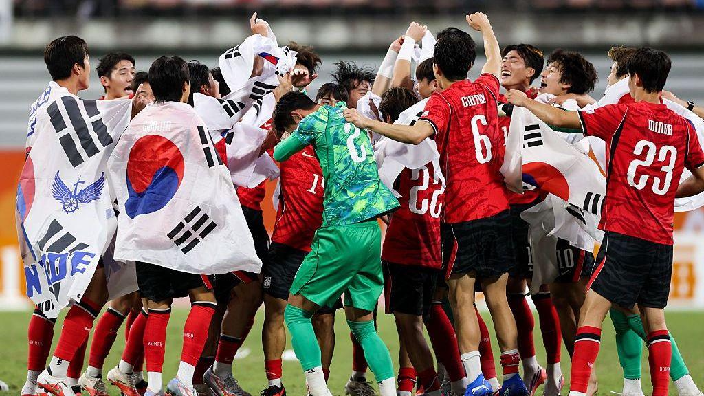 South Korea to review military service exemption after Asian Games row 6