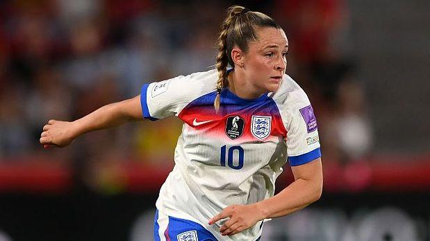 Ella Toone recalled to England squad as Lucy Bronze withdraws 4