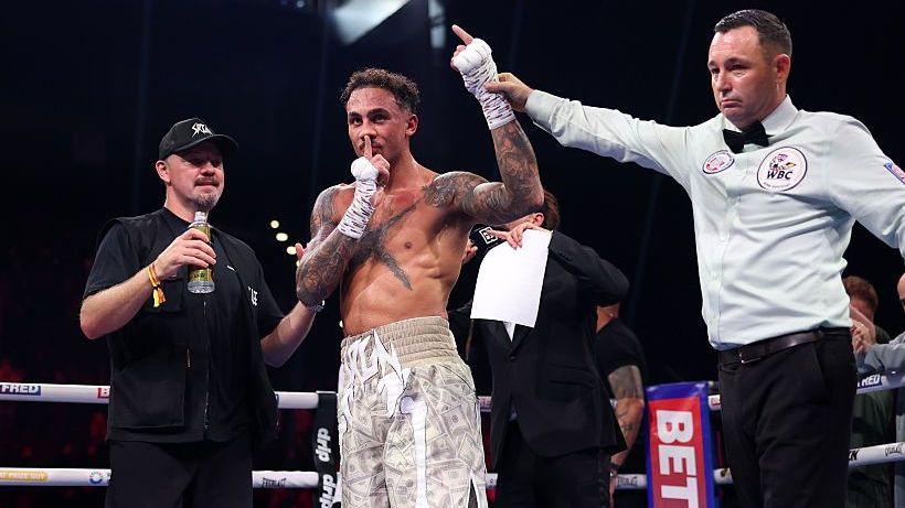 Whittaker survives late scare to hold on for points win 8