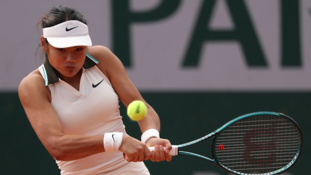 French Open: Emma Raducanu battles through to second round 1 | ASL