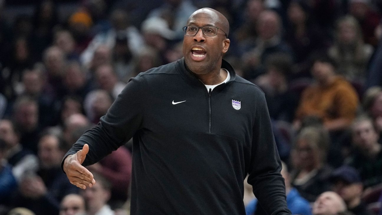 Sources -- Knicks set for talks with Mike Brown, Taylor Jenkins 1 | ASL