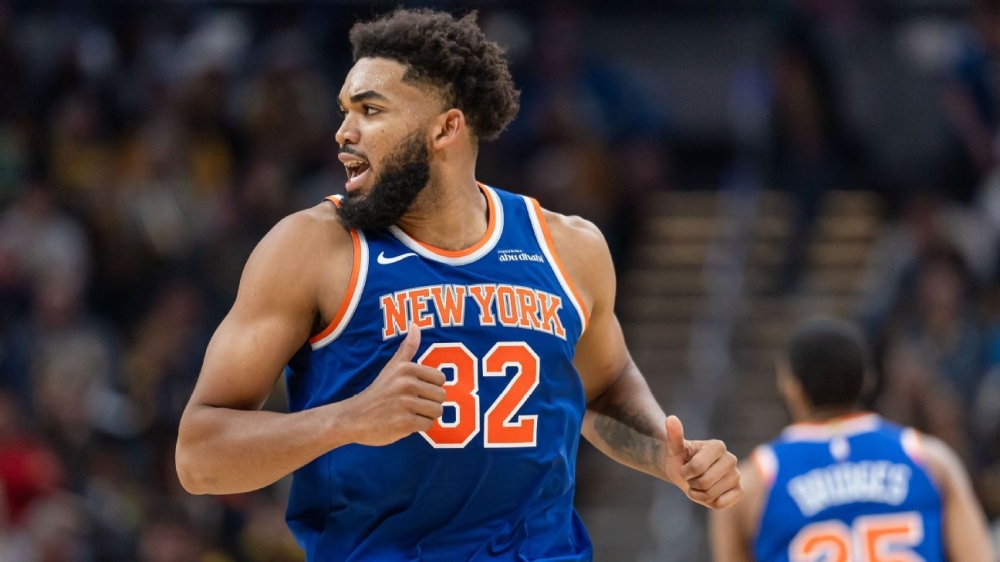 Knicks' Karl-Anthony Towns has bone chip in thumb, sources say 1 | ASL