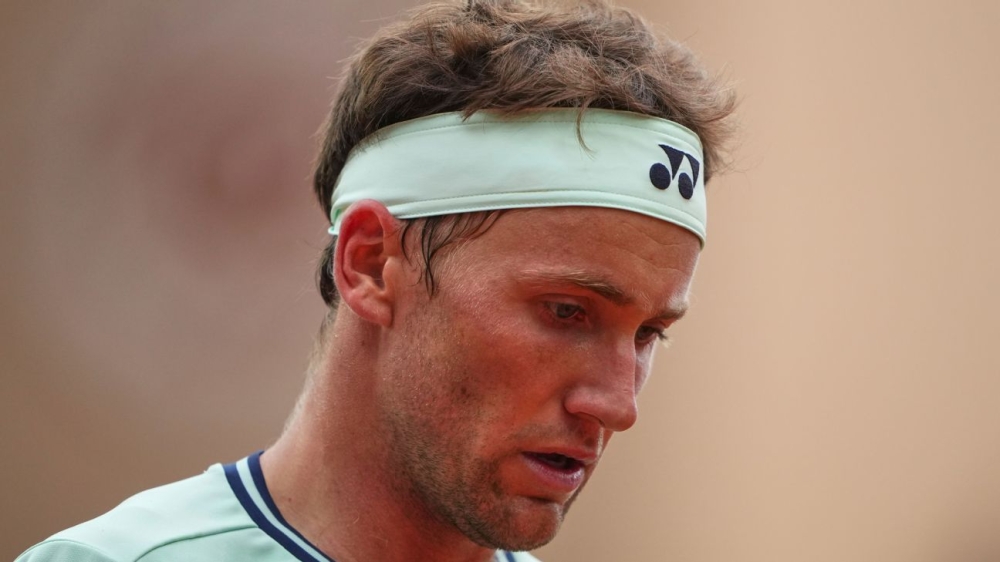 Knee hampers Casper Ruud in French Open loss; Alcaraz moves on 1 | ASL